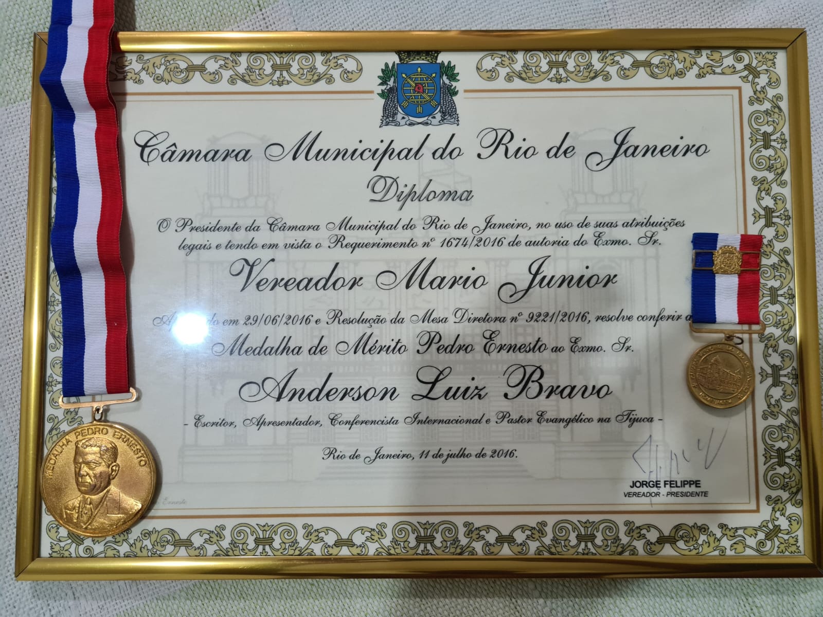 Diploma e Medalha de Mérito Pedro Ernesto de Anderson Bravo